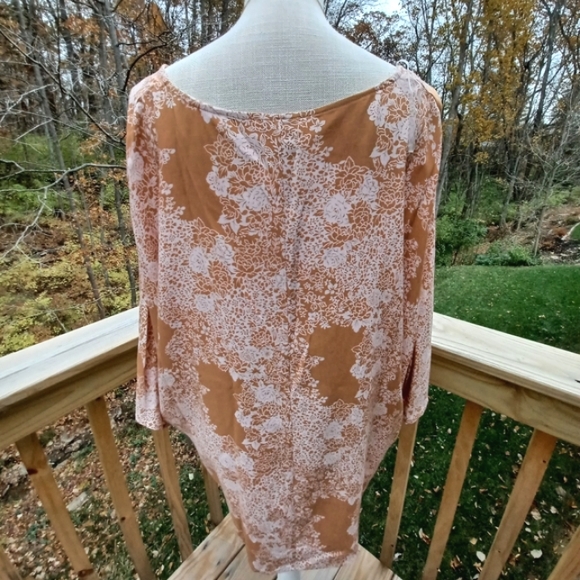 Andree by Unit Chic Floral Lightweight Blouse - Picture 3 of 6